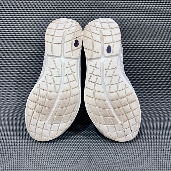 OOFOS OOmg eeZee Low Women’s Slip On Recovery Sneakers Size 10 Black White - Picture 8 of 9